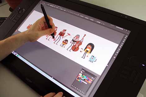Ontwerper werkt op tablet aan het visual design voor de animatie
